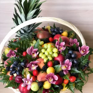 Корзина с фруктами №25 — Букет из фруктов и ягод