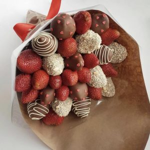 Букет из клубники и шоколада — Букеты с клубникой в шоколаде