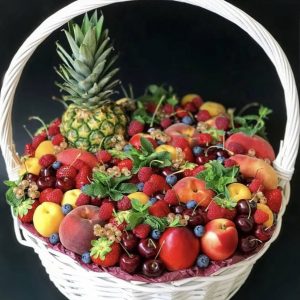 Корзина с фруктами №131 — Букет из фруктов и ягод