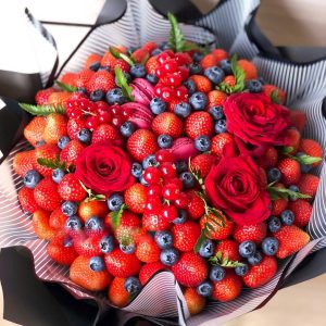 Букет из ягод №110 — Букеты для женщин из клубники