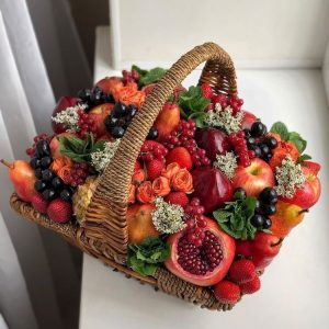 Корзина с фруктами №125 — Букет из фруктов и ягод
