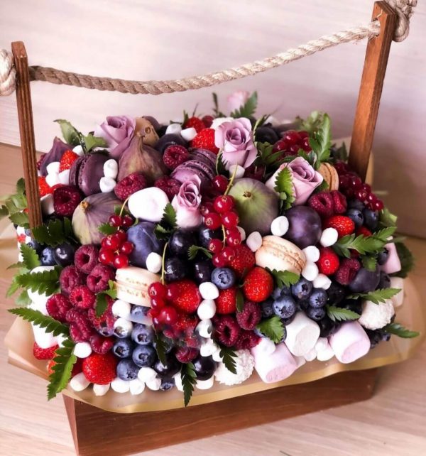 Ящик с ягодами №232 — Букет из фруктов и ягод