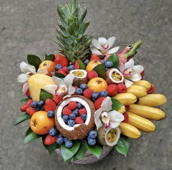 Коробка с фруктами №100 — Букет из фруктов и ягод