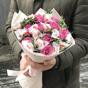 Букет из роз и рафаэлло №50 — Букеты из конфет