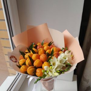 Фруктовый букет с абрикосами №64 — Букеты из фруктов женщине