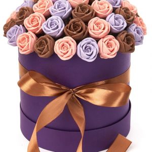 Шоколадные розы в шляпной коробке №124 — Букеты из шоколада