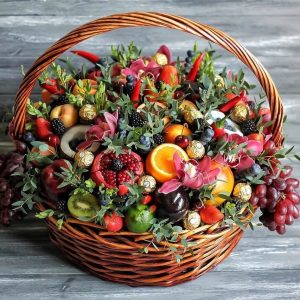 Фруктовая корзина №65 — Букет из фруктов и ягод