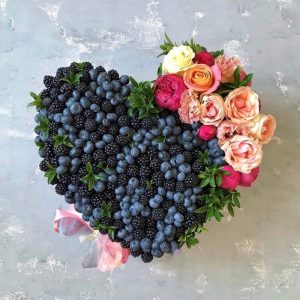 Ягодно-цветочная композиция №46 — Букеты из ягод