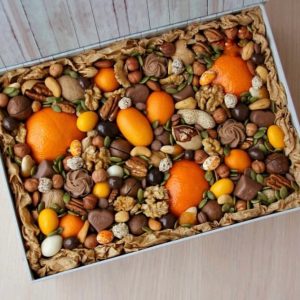 Коробка с орехами №103 — Букеты в коробке