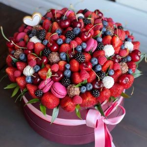 Коробка с ягодами №53 — Букеты в коробке