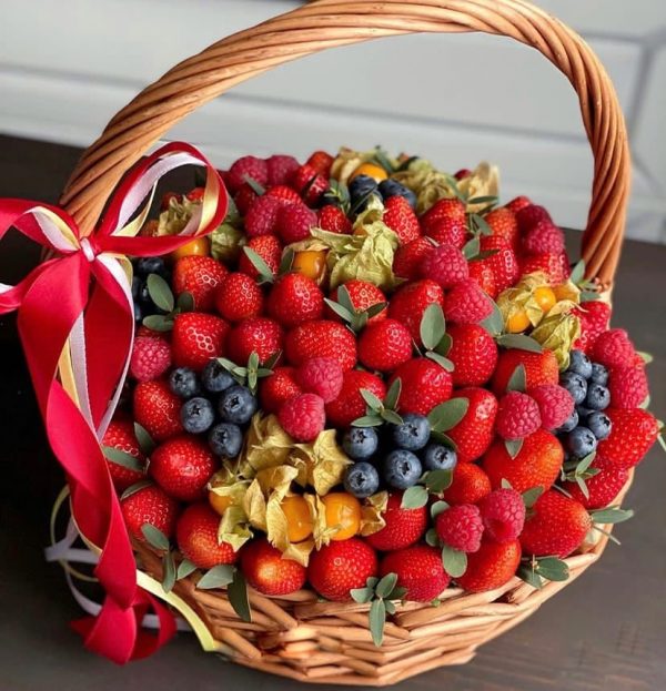 Корзинка ягод №52 — Букеты в корзине