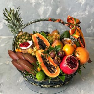 Корзина с экзотическими фруктами №47 — Букеты из апельсинов
