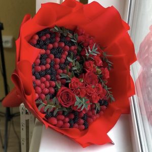 Букет из ягод и роз №43 — Букеты из ягод