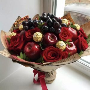Букет из фруктов и ферреро №60 — Букеты из садовых фруктов